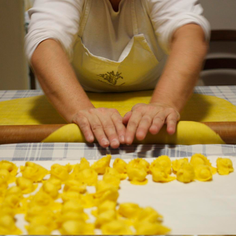 Zdòra, storia di una figura fondamentale della cucina tradizionale